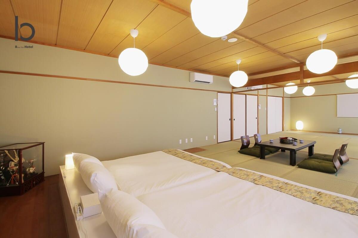 Large 2 bedroom apartment for 12people  Hiroshima Eksteriør billede