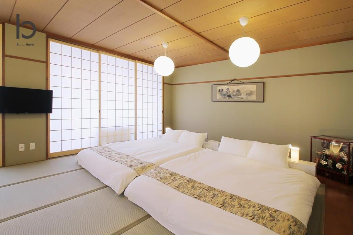 Large 2 bedroom apartment for 12people  Hiroshima Eksteriør billede