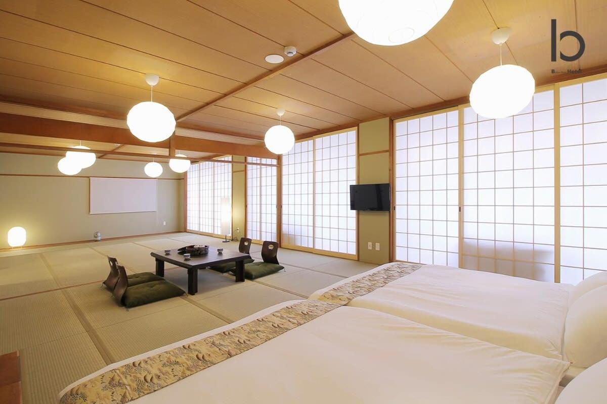 Large 2 bedroom apartment for 12people  Hiroshima Eksteriør billede