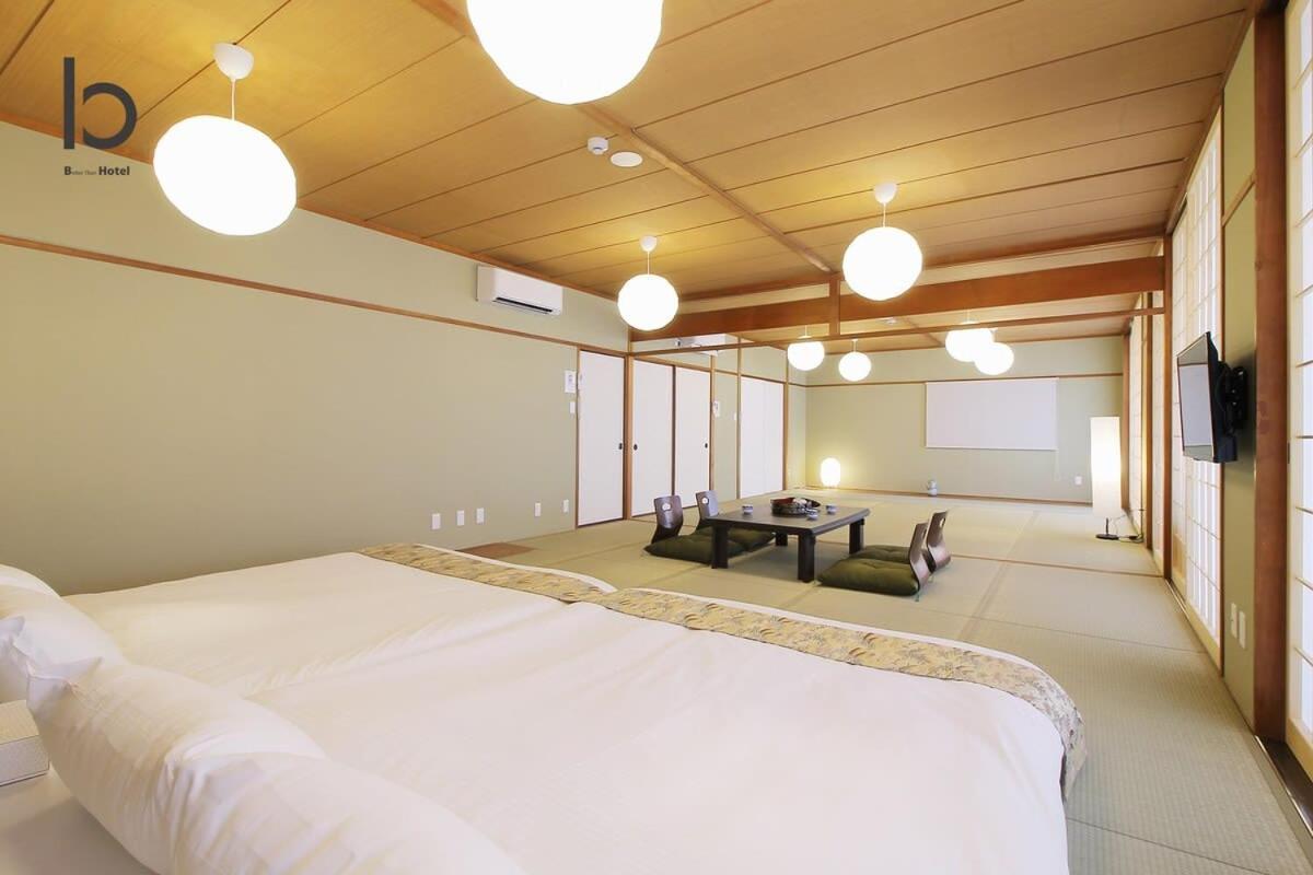Large 2 bedroom apartment for 12people  Hiroshima Eksteriør billede