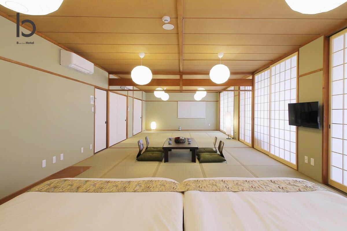 Large 2 bedroom apartment for 12people  Hiroshima Eksteriør billede
